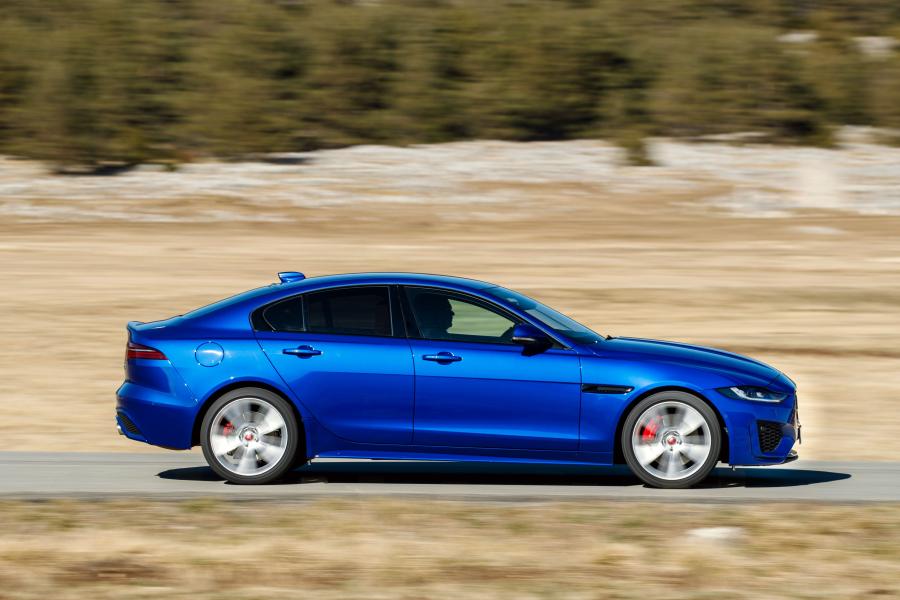  Jaguar XE P250 S R-Dynamic 2019 года  (WW) (фото 6 из 24)